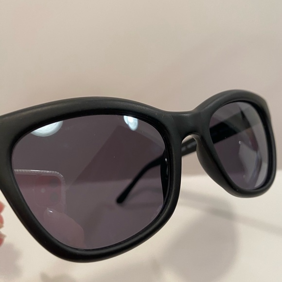 LOGO by Lori Goldstein Black Matte Sunglasses w/Case - Picture 3 of 12